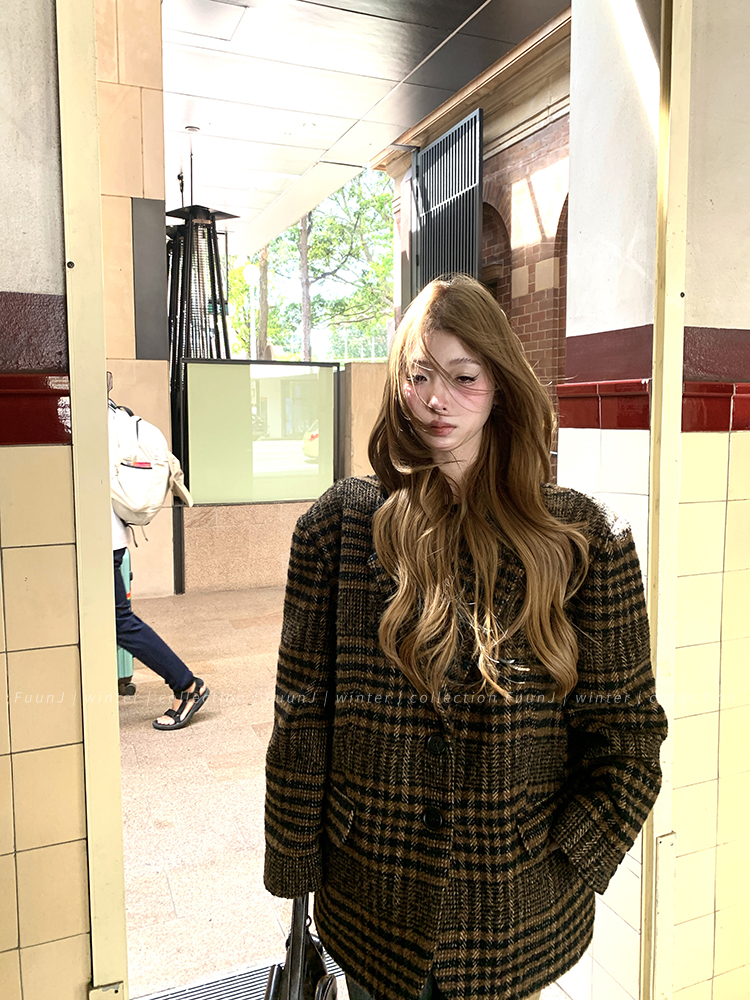 Vintage Plaid Wool Padded Suit Jacket for Women - Oversized Old Money Style Woolen Top Vintage Plaid Wool Padded Suit Jacket for Women - Oversized Old Money Style Woolen Top