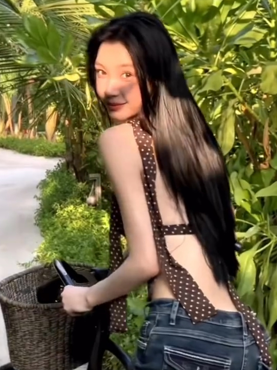 Vintage Polka Dot V-Neck Backless Camisole for Women - Eccentric Yi Mengling Style, Versatile Short Top for 90s and Y2K Fashion Vintage Polka Dot V-Neck Backless Camisole for Women - Eccentric Yi Mengling Style, Versatile Short Top for 90s and Y2K Fashion