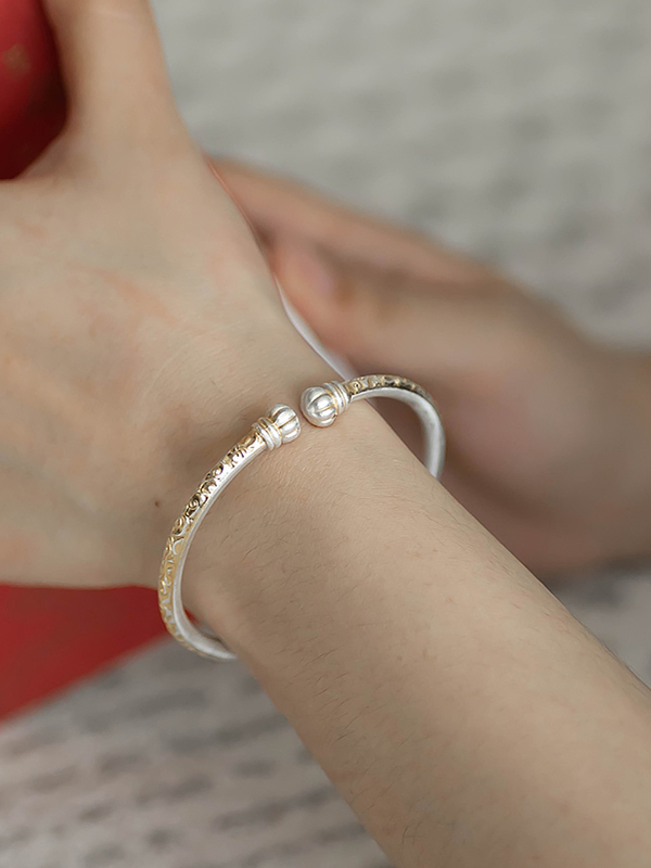 Vintage Pumpkin Head Open Bracelet - Solid Silver 999.9 with Gold-Outlined Cloud Design - Chinese Style Gift Vintage Pumpkin Head Open Bracelet - Solid Silver 999.9 with Gold-Outlined Cloud Design - Chinese Style Gift