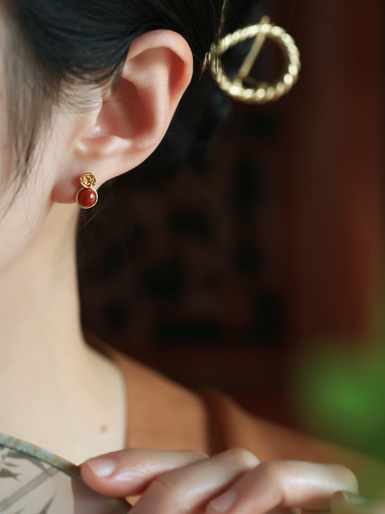 Vintage Red Agate Rose Flower Stud Earrings in Pure Silver, National Style Light Luxury Jewelry for Women Vintage Red Agate Rose Flower Stud Earrings in Pure Silver, National Style Light Luxury Jewelry for Women