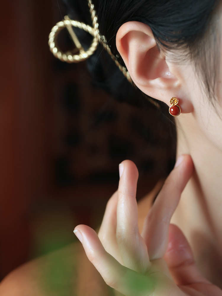 Vintage Red Agate Rose Flower Stud Earrings in Pure Silver, National Style Light Luxury Jewelry for Women Vintage Red Agate Rose Flower Stud Earrings in Pure Silver, National Style Light Luxury Jewelry for Women