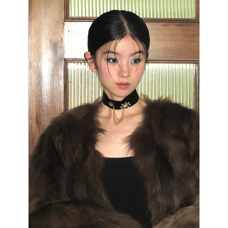 Vintage Retro Distressed Velvet Pendant Necklace - Chinese Style Exaggerated Ribbon Choker Clavicle Chain for Unique Fashion Vintage Retro Distressed Velvet Pendant Necklace - Chinese Style Exaggerated Ribbon Choker Clavicle Chain for Unique Fashion