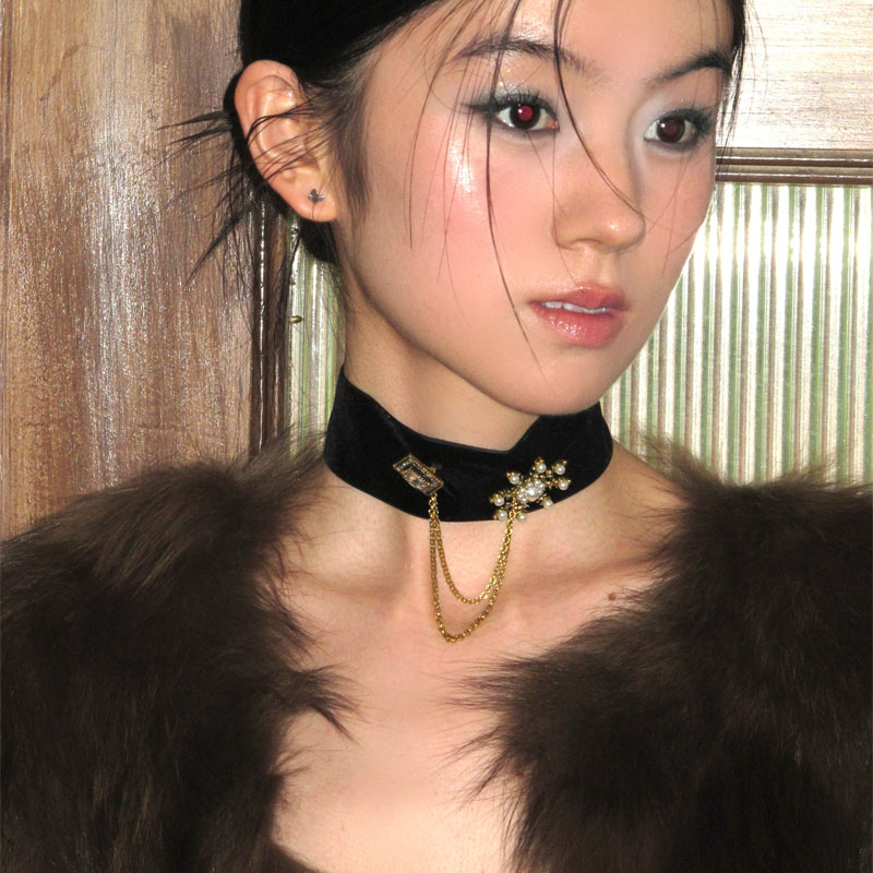 Vintage Retro Distressed Velvet Pendant Necklace - Chinese Style Exaggerated Ribbon Choker Clavicle Chain for Unique Fashion