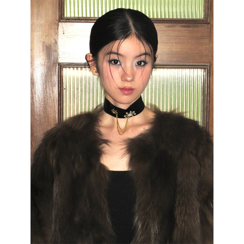 Vintage Retro Distressed Velvet Pendant Necklace - Chinese Style Exaggerated Ribbon Choker Clavicle Chain for Unique Fashion Vintage Retro Distressed Velvet Pendant Necklace - Chinese Style Exaggerated Ribbon Choker Clavicle Chain for Unique Fashion