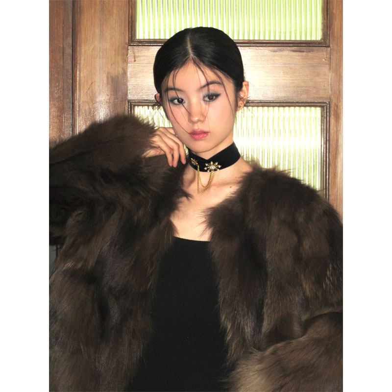 Vintage Retro Distressed Velvet Pendant Necklace - Chinese Style Exaggerated Ribbon Choker Clavicle Chain for Unique Fashion Vintage Retro Distressed Velvet Pendant Necklace - Chinese Style Exaggerated Ribbon Choker Clavicle Chain for Unique Fashion