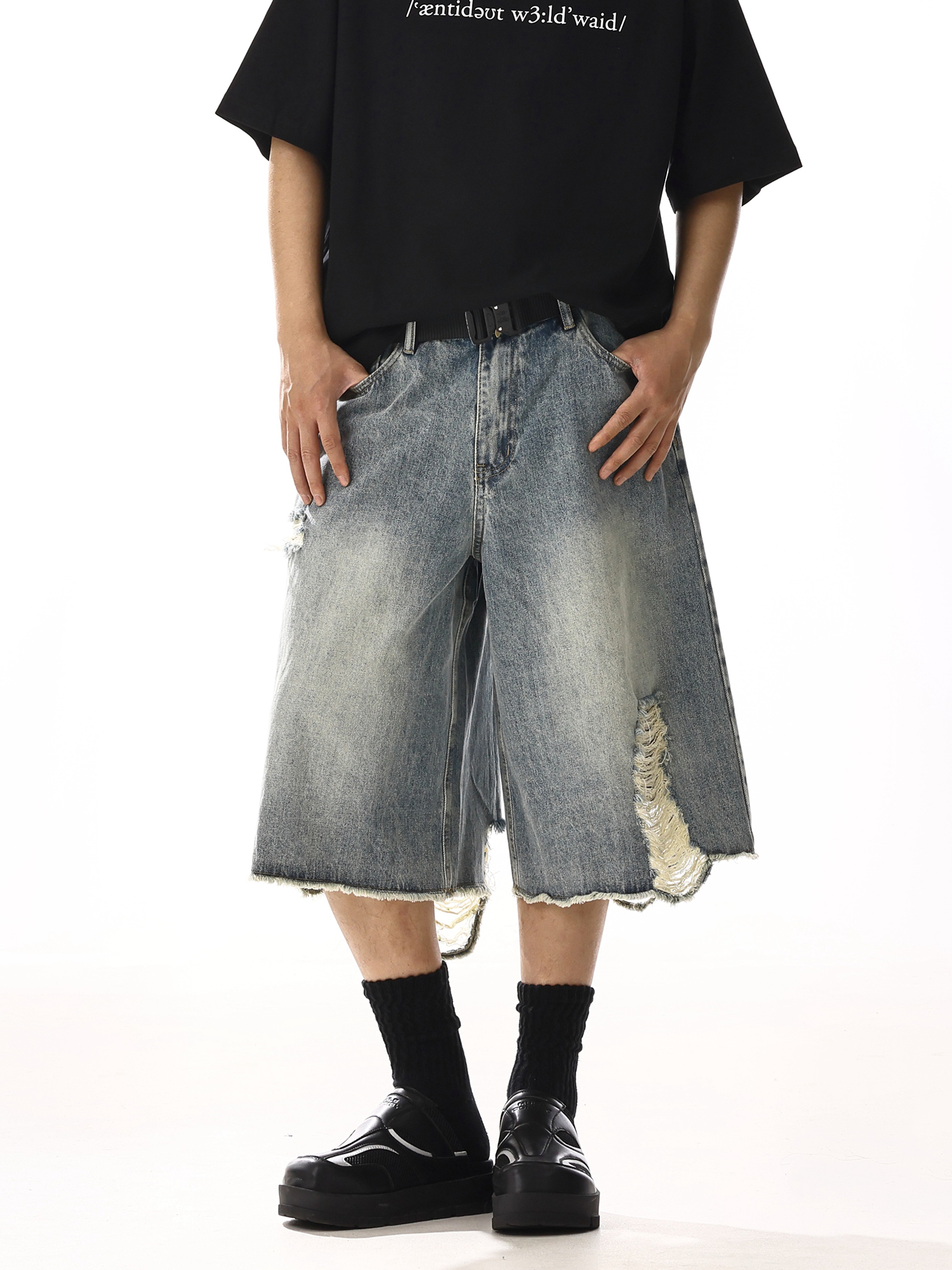 Vintage Ripped Denim Capri Pants for Men and Women, Distressed Loose Straight Wide-Leg Shorts, Summer Style Fashion Vintage Ripped Denim Capri Pants for Men and Women, Distressed Loose Straight Wide-Leg Shorts, Summer Style Fashion