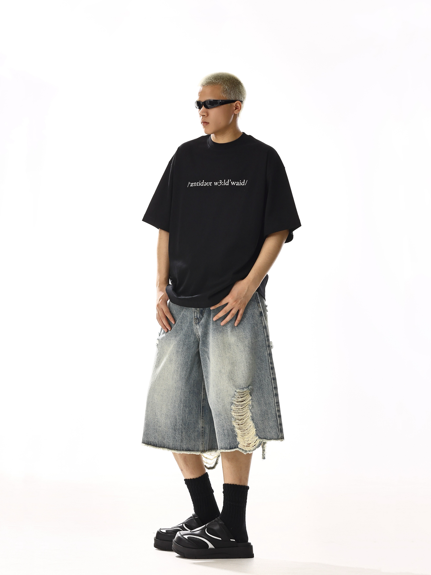 Vintage Ripped Denim Capri Pants for Men and Women, Distressed Loose Straight Wide-Leg Shorts, Summer Style Fashion Vintage Ripped Denim Capri Pants for Men and Women, Distressed Loose Straight Wide-Leg Shorts, Summer Style Fashion