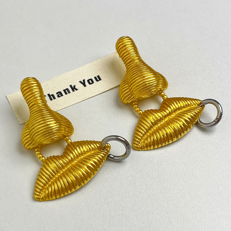 Vintage Runway-Style Exaggerated Stud Earrings for Women, Unique Nose and Lip Design, European American High-End Retro Fashion Jewelry
