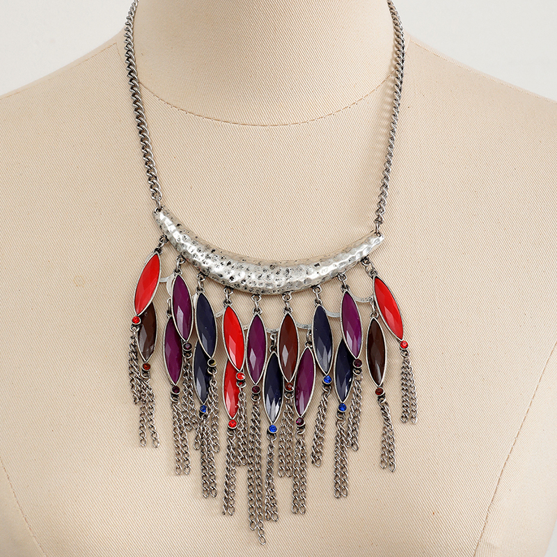 Vintage Silver Tassel Necklace for Women with Exaggerated Diamond-Shaped Gemstones, Bohemian Collarbone Chain Jewelry