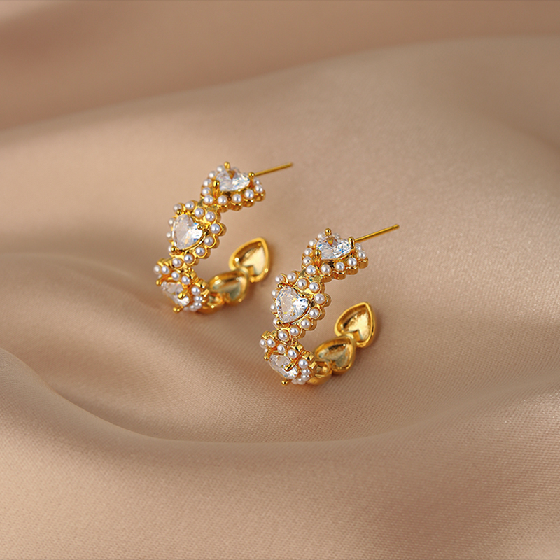 Vintage Sparkling Heart Lace Earrings for Women - Gold-Plated Heart-Shaped Design with Zircon Inlay, Elegant Light Luxury Jewelry