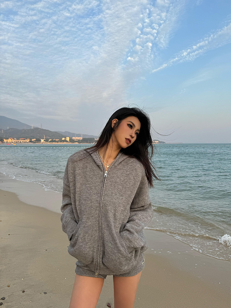 Vintage Spicy Girl Hooded Long Sleeve Knitted Jacket and High-Waisted Slim Fit Shorts Set for Women - Spring Autumn Fashion Vintage Spicy Girl Hooded Long Sleeve Knitted Jacket and High-Waisted Slim Fit Shorts Set for Women - Spring Autumn Fashion