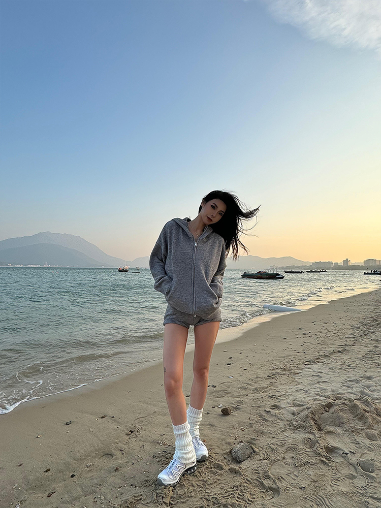 Vintage Spicy Girl Hooded Long Sleeve Knitted Jacket and High-Waisted Slim Fit Shorts Set for Women - Spring Autumn Fashion Vintage Spicy Girl Hooded Long Sleeve Knitted Jacket and High-Waisted Slim Fit Shorts Set for Women - Spring Autumn Fashion