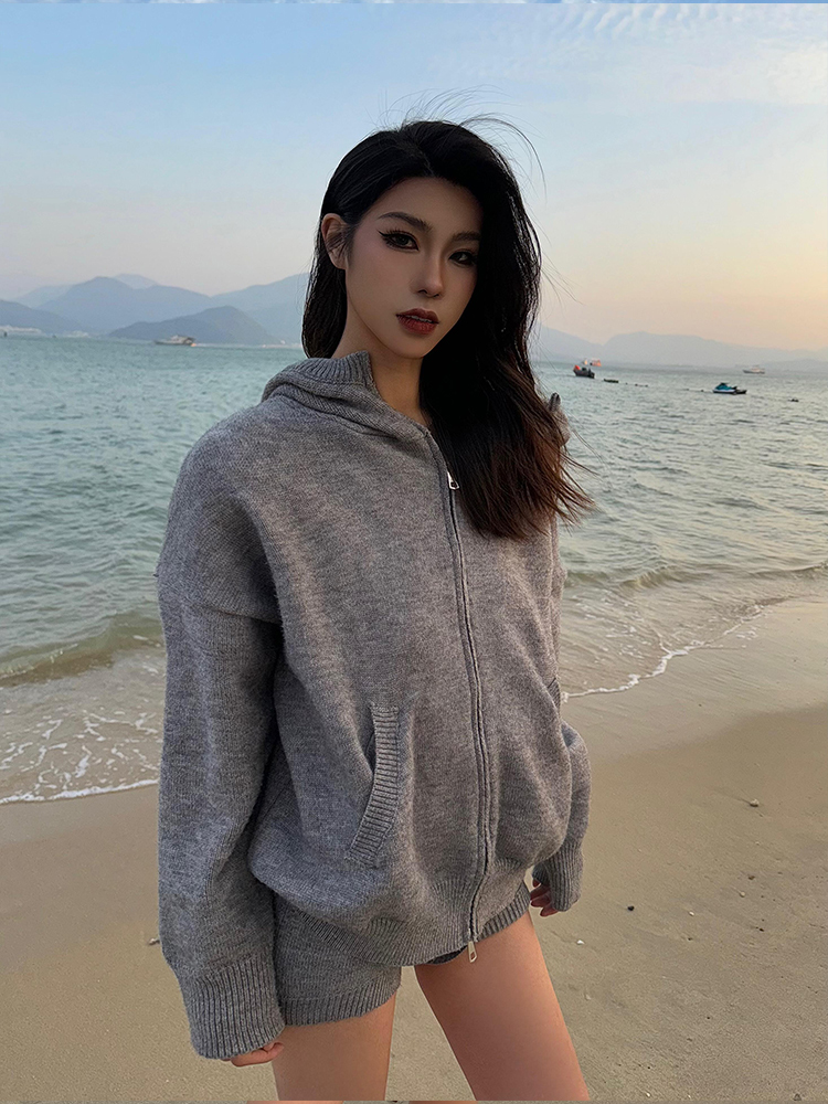 Vintage Spicy Girl Hooded Long Sleeve Knitted Jacket and High-Waisted Slim Fit Shorts Set for Women - Spring Autumn Fashion Vintage Spicy Girl Hooded Long Sleeve Knitted Jacket and High-Waisted Slim Fit Shorts Set for Women - Spring Autumn Fashion