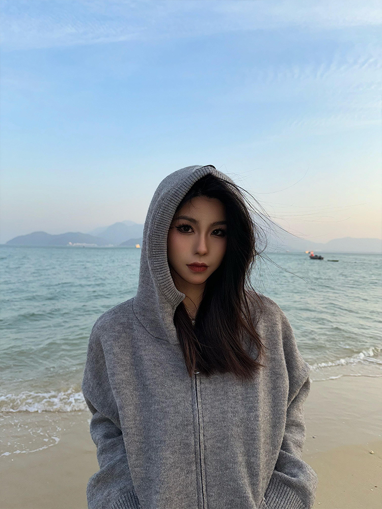 Vintage Spicy Girl Hooded Long Sleeve Knitted Jacket and High-Waisted Slim Fit Shorts Set for Women - Spring Autumn Fashion Vintage Spicy Girl Hooded Long Sleeve Knitted Jacket and High-Waisted Slim Fit Shorts Set for Women - Spring Autumn Fashion