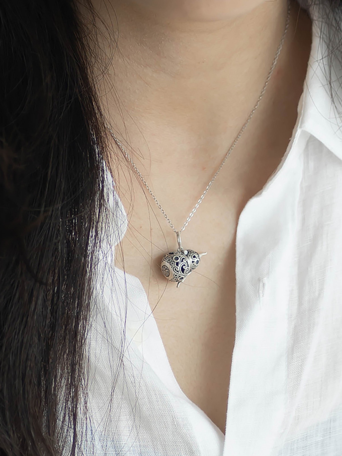 Vintage Sterling Silver Aromatherapy Ball Gourd Pendant Women's Collarbone Chain with Hollow Auspicious Red Lotus Flower Design Vintage Sterling Silver Aromatherapy Ball Gourd Pendant Women's Collarbone Chain with Hollow Auspicious Red Lotus Flower Design