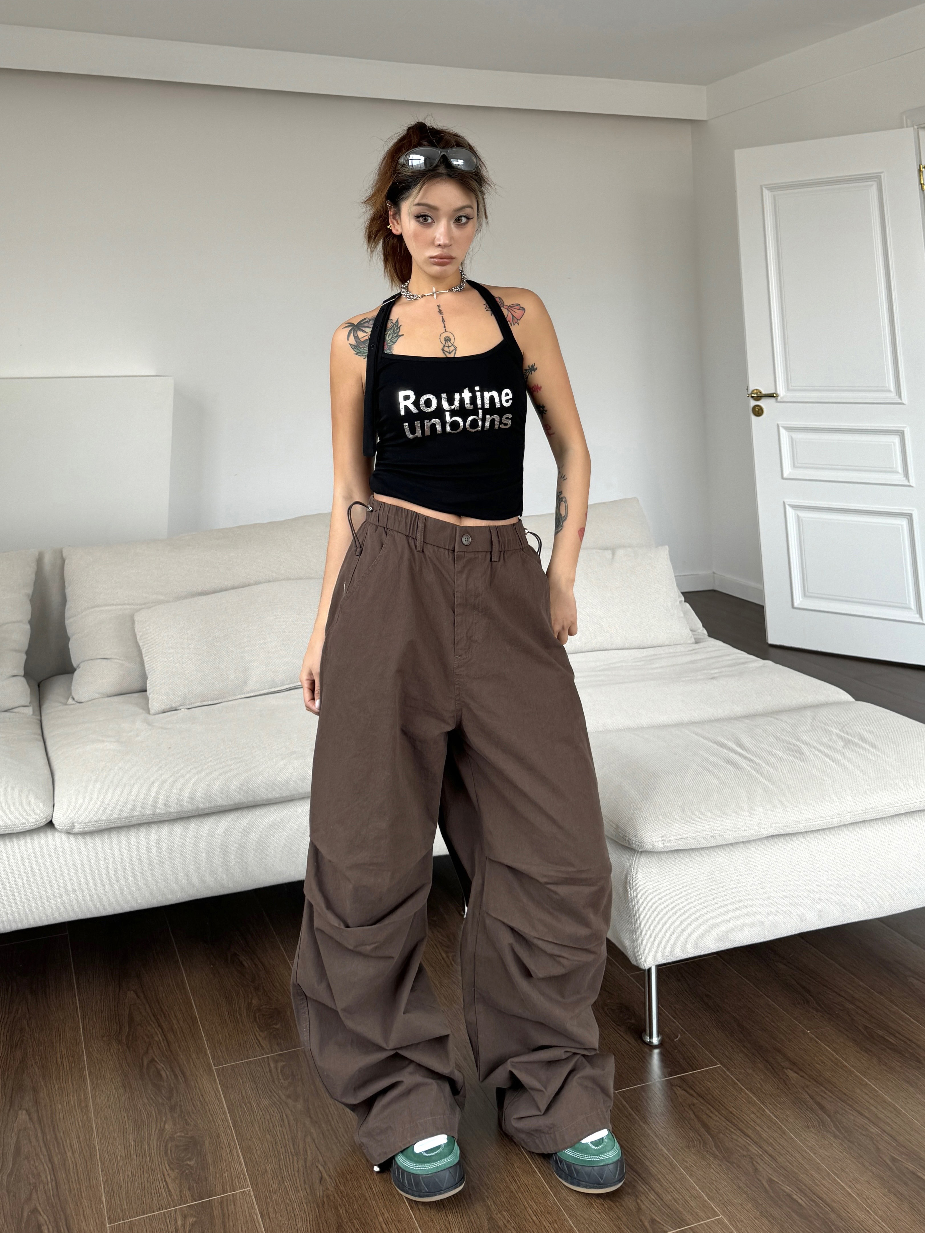 Vintage Street Style Pleated Wide-Leg Cargo Pants with Elastic Waist and Drawstring, Casual Loose Floor-Length Trousers for 90s Y2K Fashion Vintage Street Style Pleated Wide-Leg Cargo Pants with Elastic Waist and Drawstring, Casual Loose Floor-Length Trousers for 90s Y2K Fashion