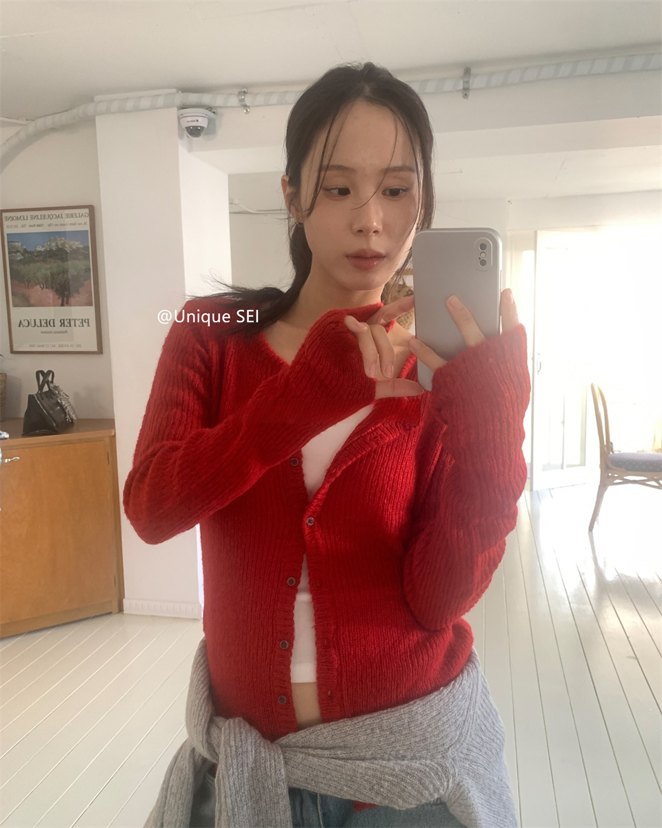 Vintage Street Style Slim-Fit Ribbed Button-Up Knitted Cardigan for Women - Unique Personality Fashion Sweater Vintage Street Style Slim-Fit Ribbed Button-Up Knitted Cardigan for Women - Unique Personality Fashion Sweater