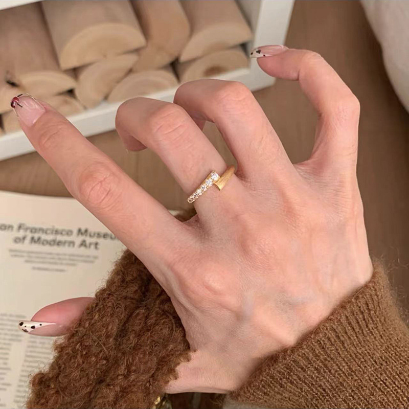 Vintage-Style Purple Bauhinia Flower Textured Small Square Diamond Ring for Women - 2025 Lightweight Retro Luxury Fashion Accessory Vintage-Style Purple Bauhinia Flower Textured Small Square Diamond Ring for Women - 2025 Lightweight Retro Luxury Fashion Accessory