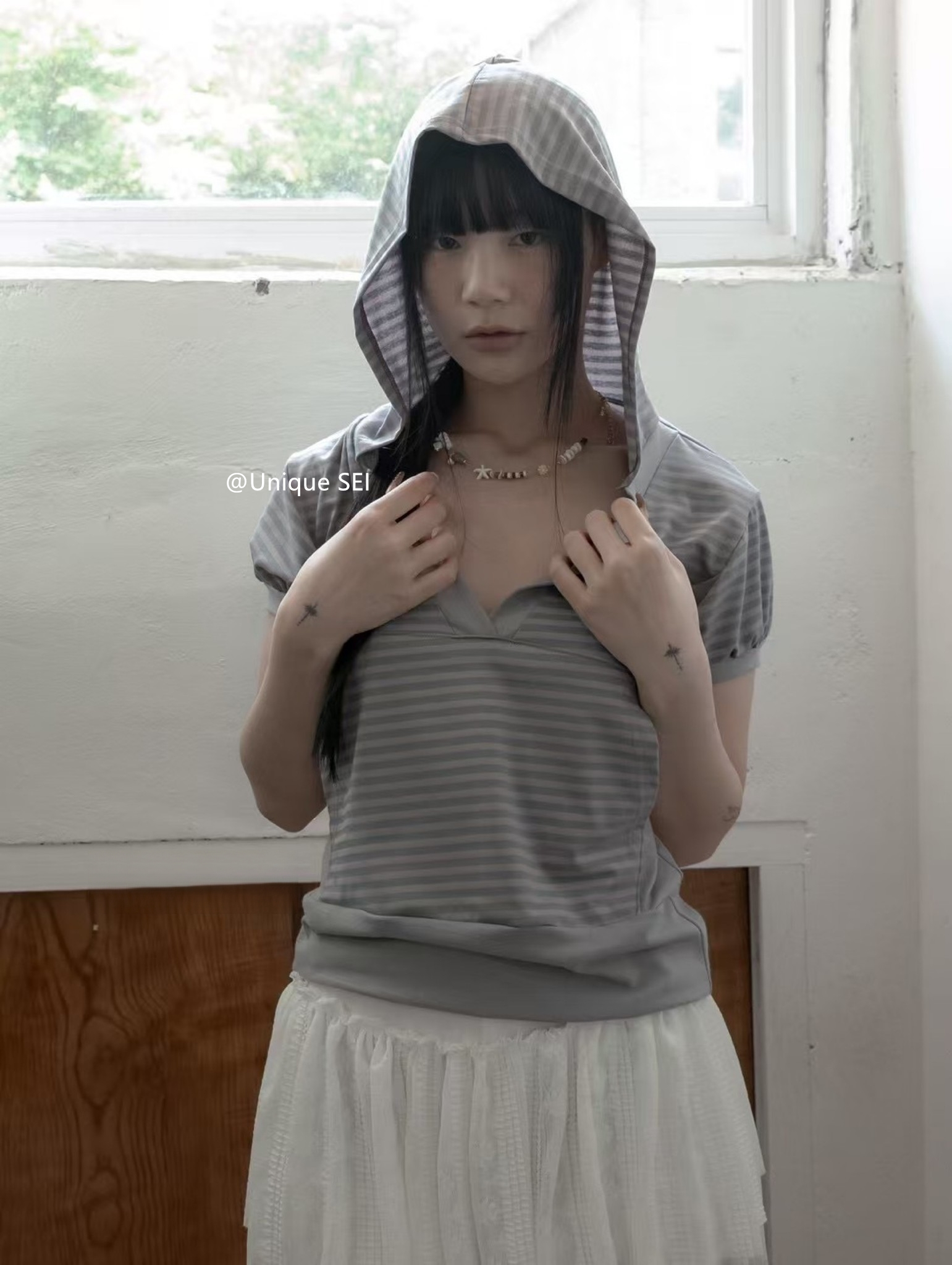 Vintage-Style Striped Hooded Summer Retro V-Neck Slim-Fit Short Sleeve T-Shirt Top - Unique 90s Inspired Casual Wear Vintage-Style Striped Hooded Summer Retro V-Neck Slim-Fit Short Sleeve T-Shirt Top - Unique 90s Inspired Casual Wear