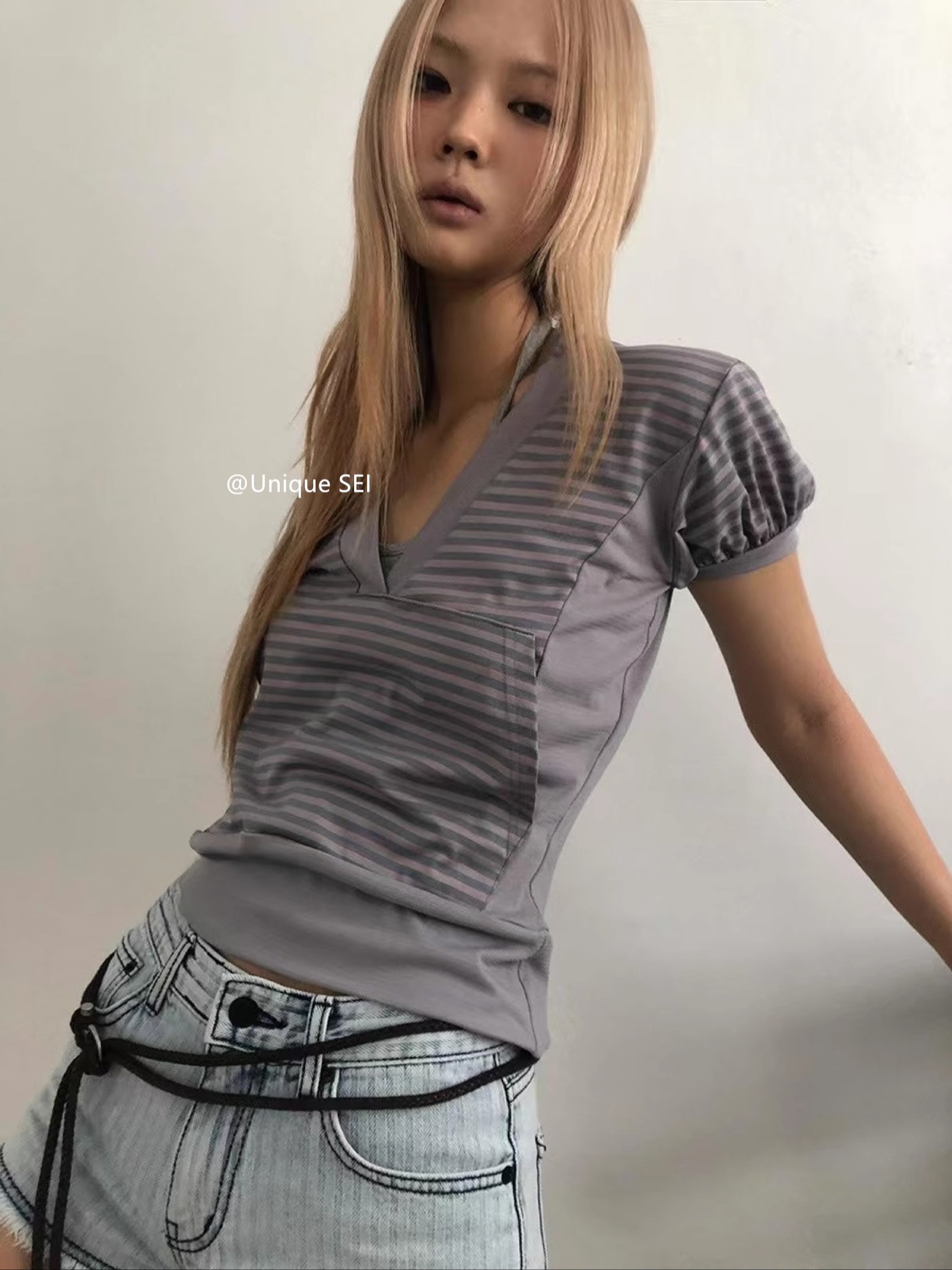 Vintage-Style Striped Hooded Summer Retro V-Neck Slim-Fit Short Sleeve T-Shirt Top - Unique 90s Inspired Casual Wear Vintage-Style Striped Hooded Summer Retro V-Neck Slim-Fit Short Sleeve T-Shirt Top - Unique 90s Inspired Casual Wear