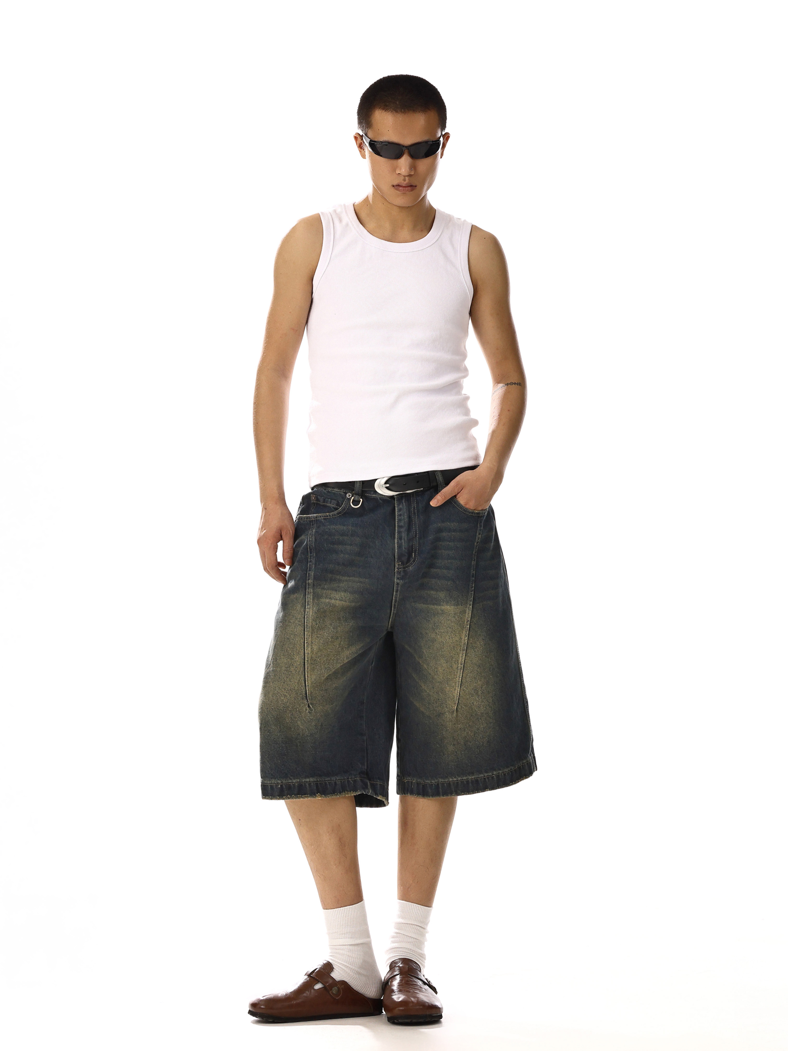 Vintage Washed Distressed Denim Shorts for Men and Women – Loose-Fit Wide-Leg Capri Pants for Casual Street Style Vintage Washed Distressed Denim Shorts for Men and Women – Loose-Fit Wide-Leg Capri Pants for Casual Street Style