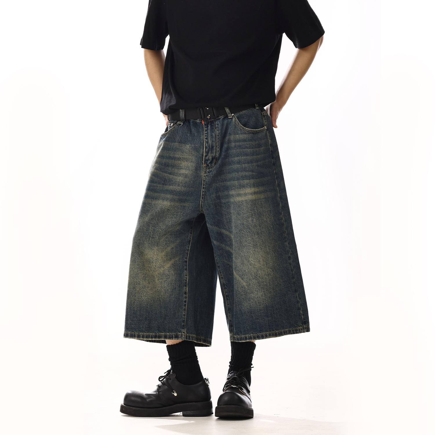 Vintage Washed High-End Loose Slim Straight Seven-Point Denim Shorts for Men and Women - Casual Summer Couple Style Vintage Washed High-End Loose Slim Straight Seven-Point Denim Shorts for Men and Women - Casual Summer Couple Style