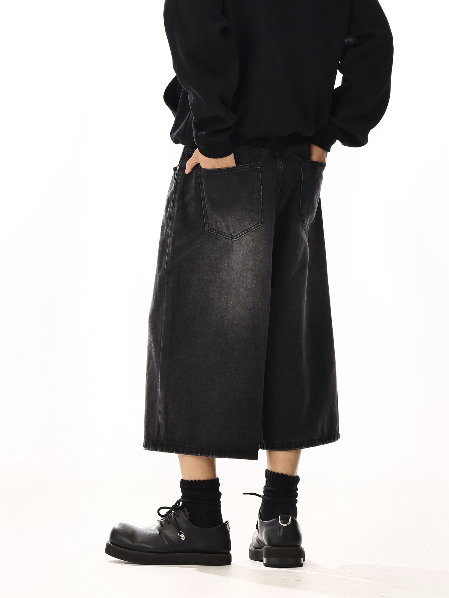 Vintage Washed High-End Loose Slim Straight Seven-Point Denim Shorts for Men and Women - Casual Summer Couple Style Vintage Washed High-End Loose Slim Straight Seven-Point Denim Shorts for Men and Women - Casual Summer Couple Style