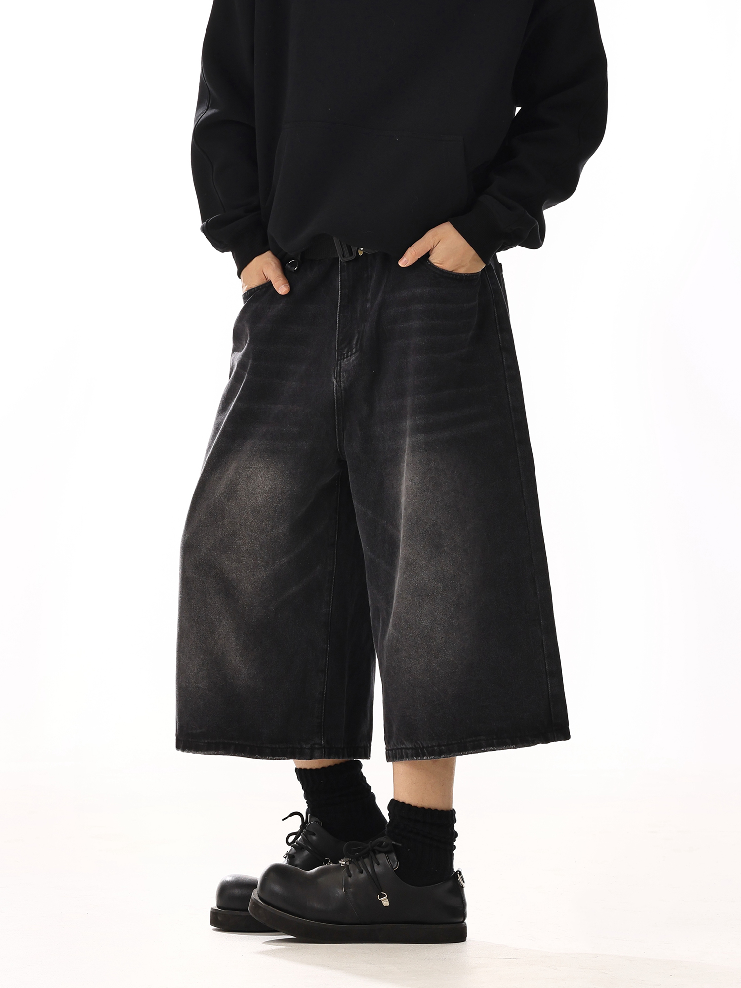 Vintage Washed High-End Loose Slim Straight Seven-Point Denim Shorts for Men and Women - Casual Summer Couple Style Vintage Washed High-End Loose Slim Straight Seven-Point Denim Shorts for Men and Women - Casual Summer Couple Style