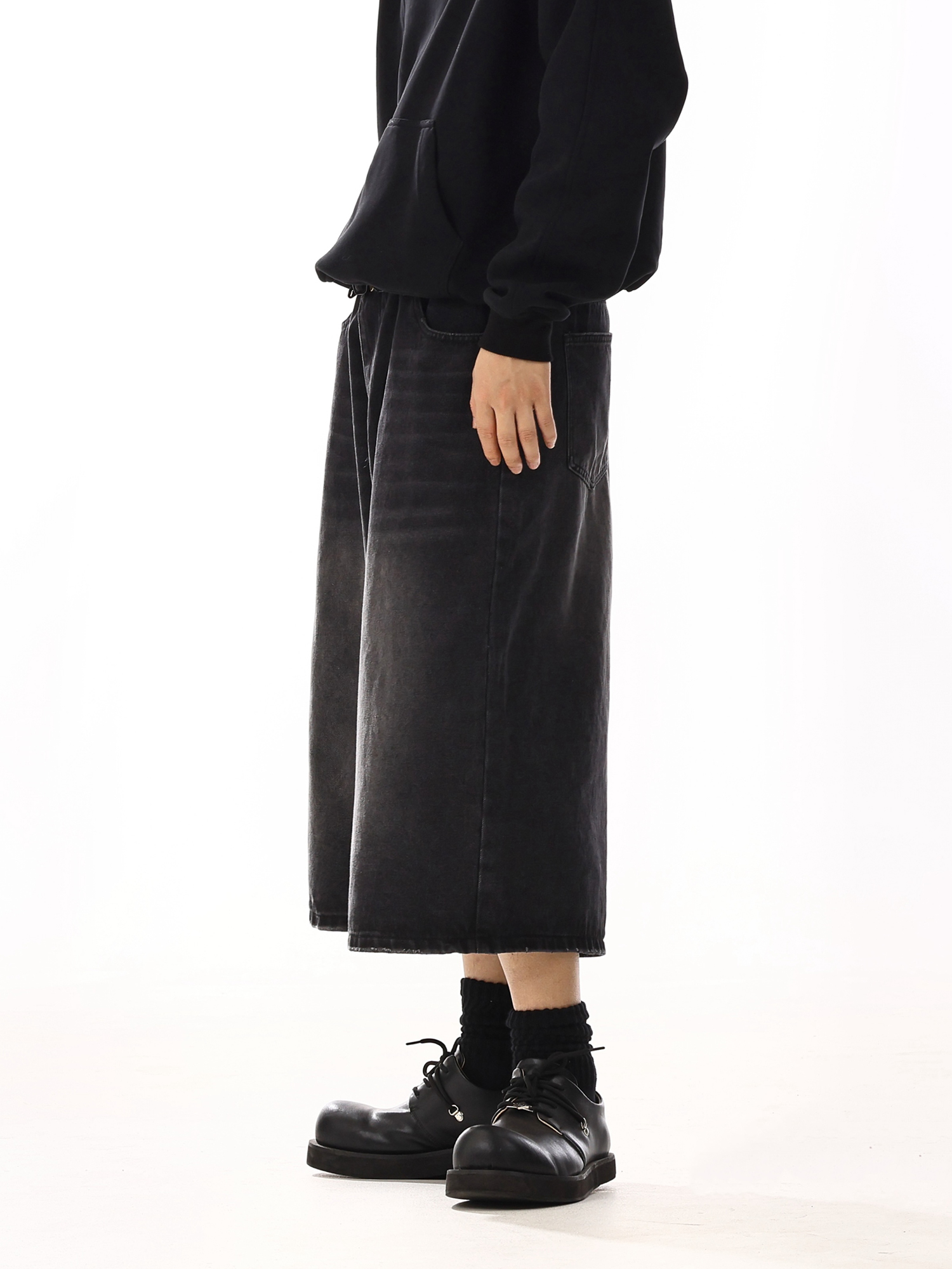 Vintage Washed High-End Loose Slim Straight Seven-Point Denim Shorts for Men and Women - Casual Summer Couple Style Vintage Washed High-End Loose Slim Straight Seven-Point Denim Shorts for Men and Women - Casual Summer Couple Style