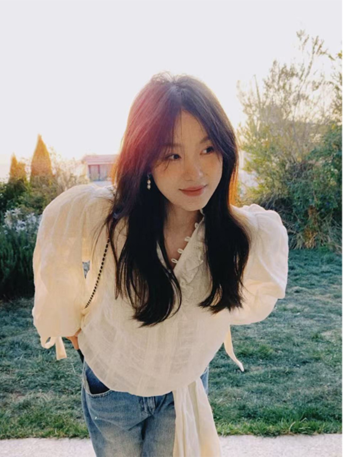 Vintage White Palace-Style Jacquard Shirt with Flowing Ribbons - Cotton-Linen Blend for Spring - 90s Inspired Fashion Vintage White Palace-Style Jacquard Shirt with Flowing Ribbons - Cotton-Linen Blend for Spring - 90s Inspired Fashion