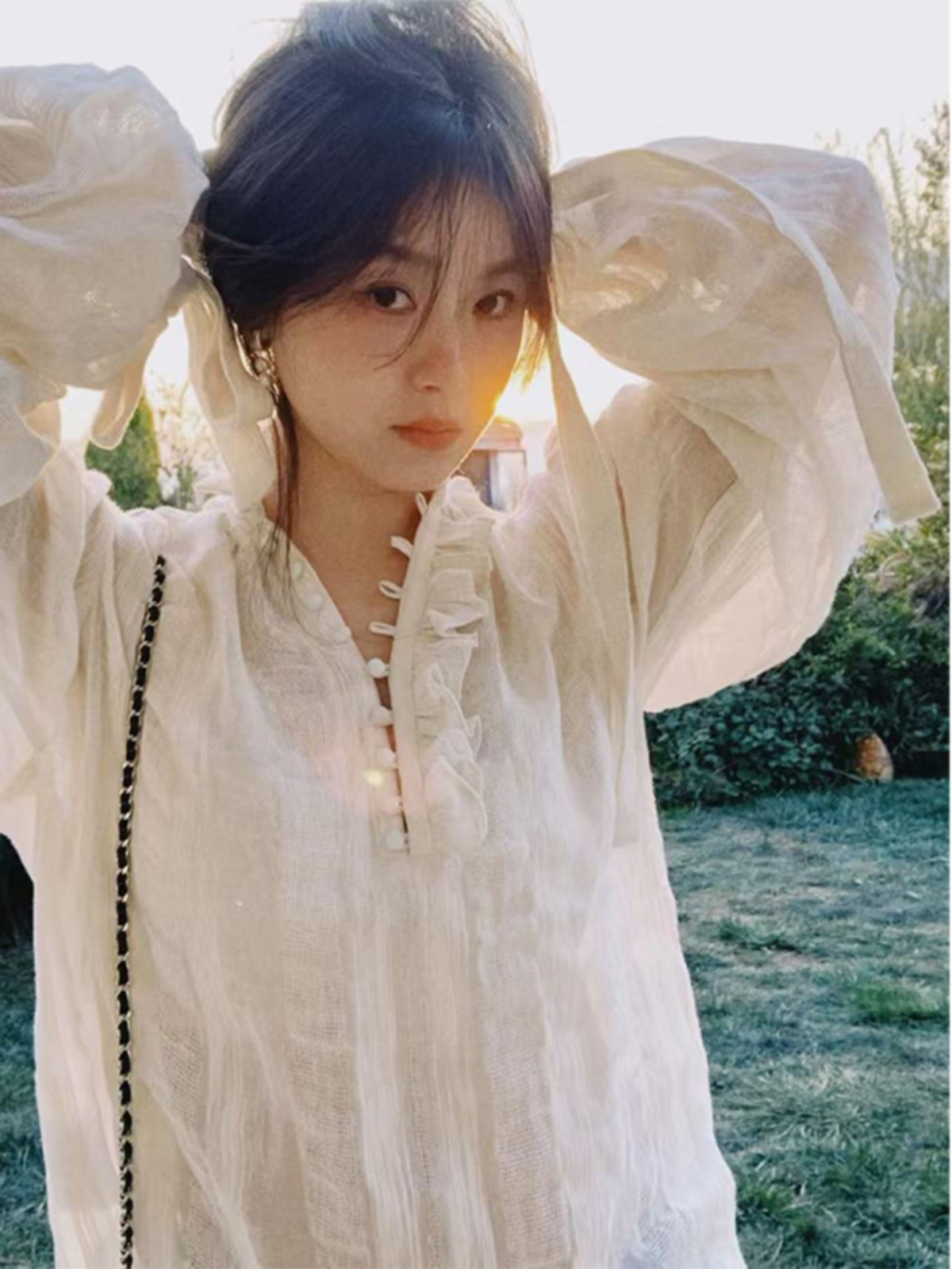 Vintage White Palace-Style Jacquard Shirt with Flowing Ribbons - Cotton-Linen Blend for Spring - 90s Inspired Fashion Vintage White Palace-Style Jacquard Shirt with Flowing Ribbons - Cotton-Linen Blend for Spring - 90s Inspired Fashion