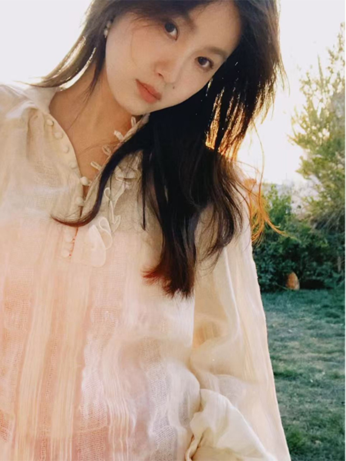 Vintage White Palace-Style Jacquard Shirt with Flowing Ribbons - Cotton-Linen Blend for Spring - 90s Inspired Fashion Vintage White Palace-Style Jacquard Shirt with Flowing Ribbons - Cotton-Linen Blend for Spring - 90s Inspired Fashion