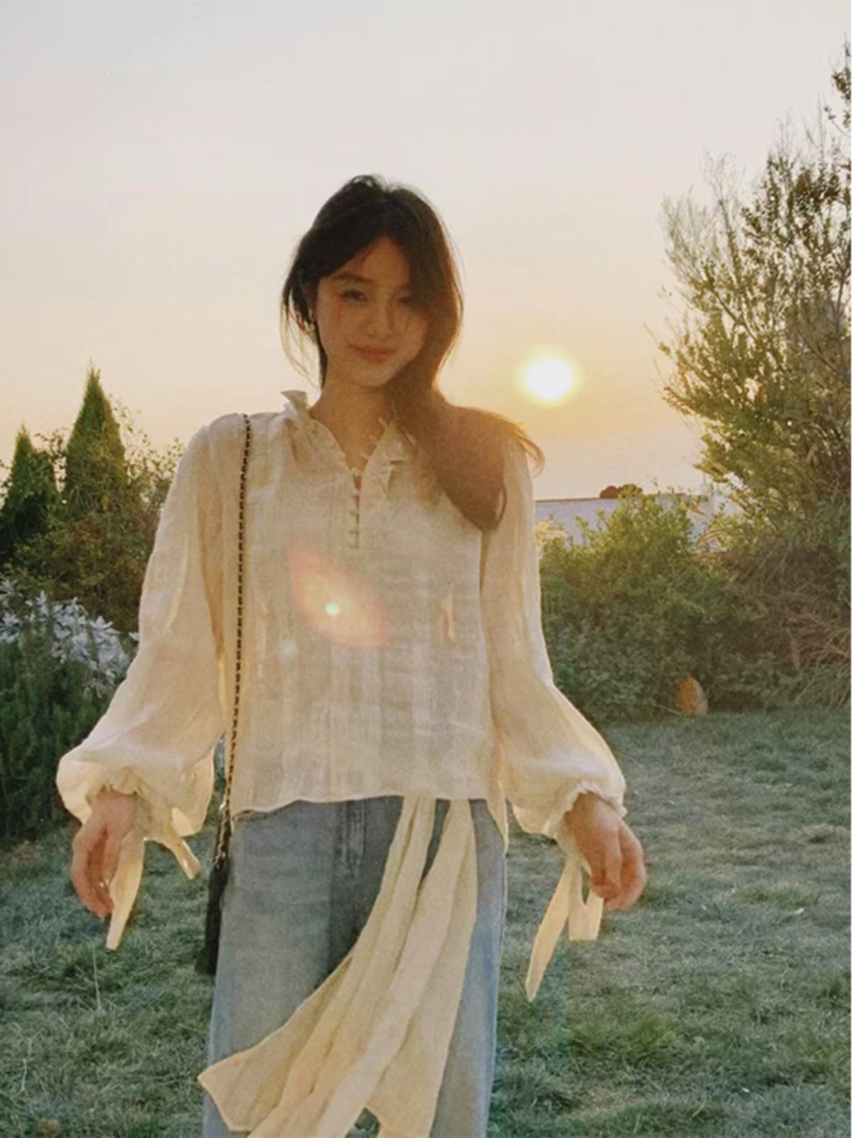 Vintage White Palace-Style Jacquard Shirt with Flowing Ribbons - Cotton-Linen Blend for Spring - 90s Inspired Fashion Vintage White Palace-Style Jacquard Shirt with Flowing Ribbons - Cotton-Linen Blend for Spring - 90s Inspired Fashion