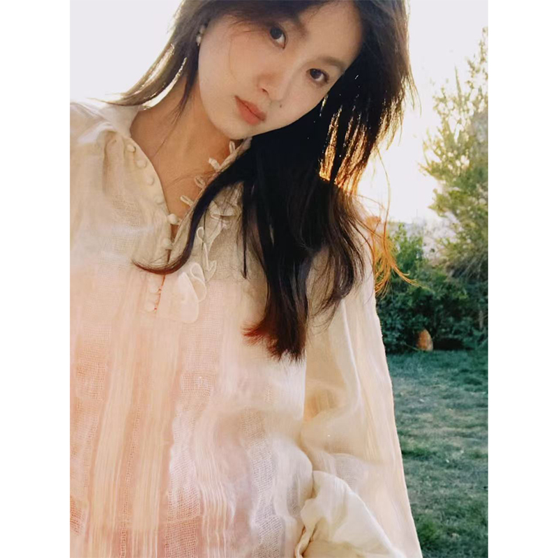 Vintage White Palace-Style Jacquard Shirt with Flowing Ribbons - Cotton-Linen Blend for Spring - 90s Inspired Fashion Vintage White Palace-Style Jacquard Shirt with Flowing Ribbons - Cotton-Linen Blend for Spring - 90s Inspired Fashion