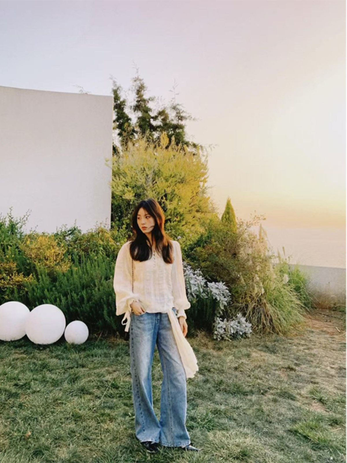 Vintage White Palace-Style Jacquard Shirt with Flowing Ribbons - Cotton-Linen Blend for Spring - 90s Inspired Fashion Vintage White Palace-Style Jacquard Shirt with Flowing Ribbons - Cotton-Linen Blend for Spring - 90s Inspired Fashion