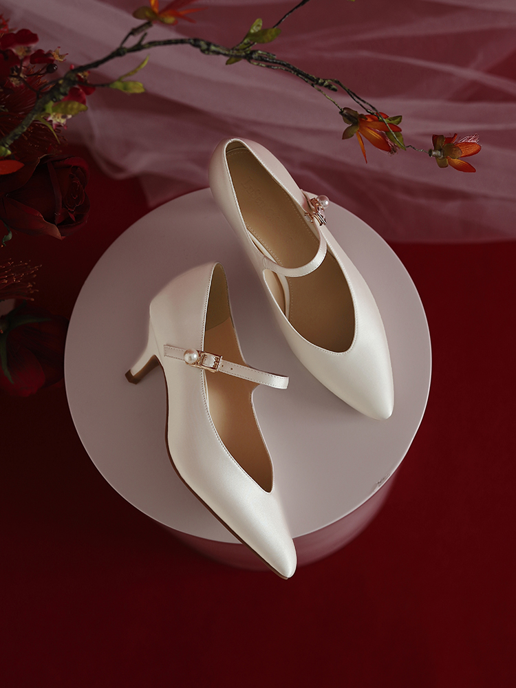 Vintage White Satin Mary Jane Wedding Shoes for Brides - Comfortable Mid-Heel Flats for Daily Wear