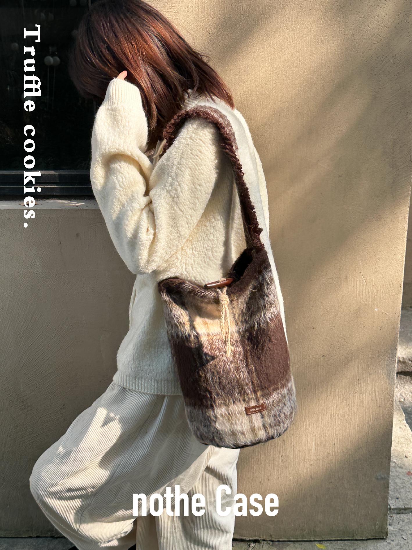 Vintage Wool Plaid Bucket Bag - Truffle Tani Inspired Autumn Winter Shoulder Bag for Chic Style Vintage Wool Plaid Bucket Bag - Truffle Tani Inspired Autumn Winter Shoulder Bag for Chic Style