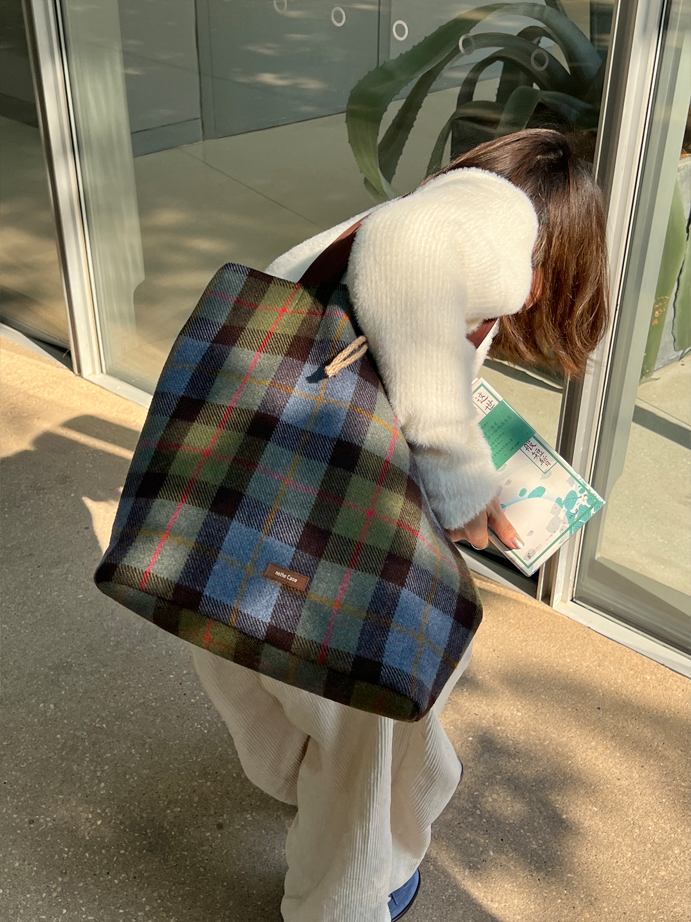 Vintage Wool Plaid Large Capacity Tote Bag - Niche Commuter Shoulder Bag for Effortless Style and Everyday Use Vintage Wool Plaid Large Capacity Tote Bag - Niche Commuter Shoulder Bag for Effortless Style and Everyday Use
