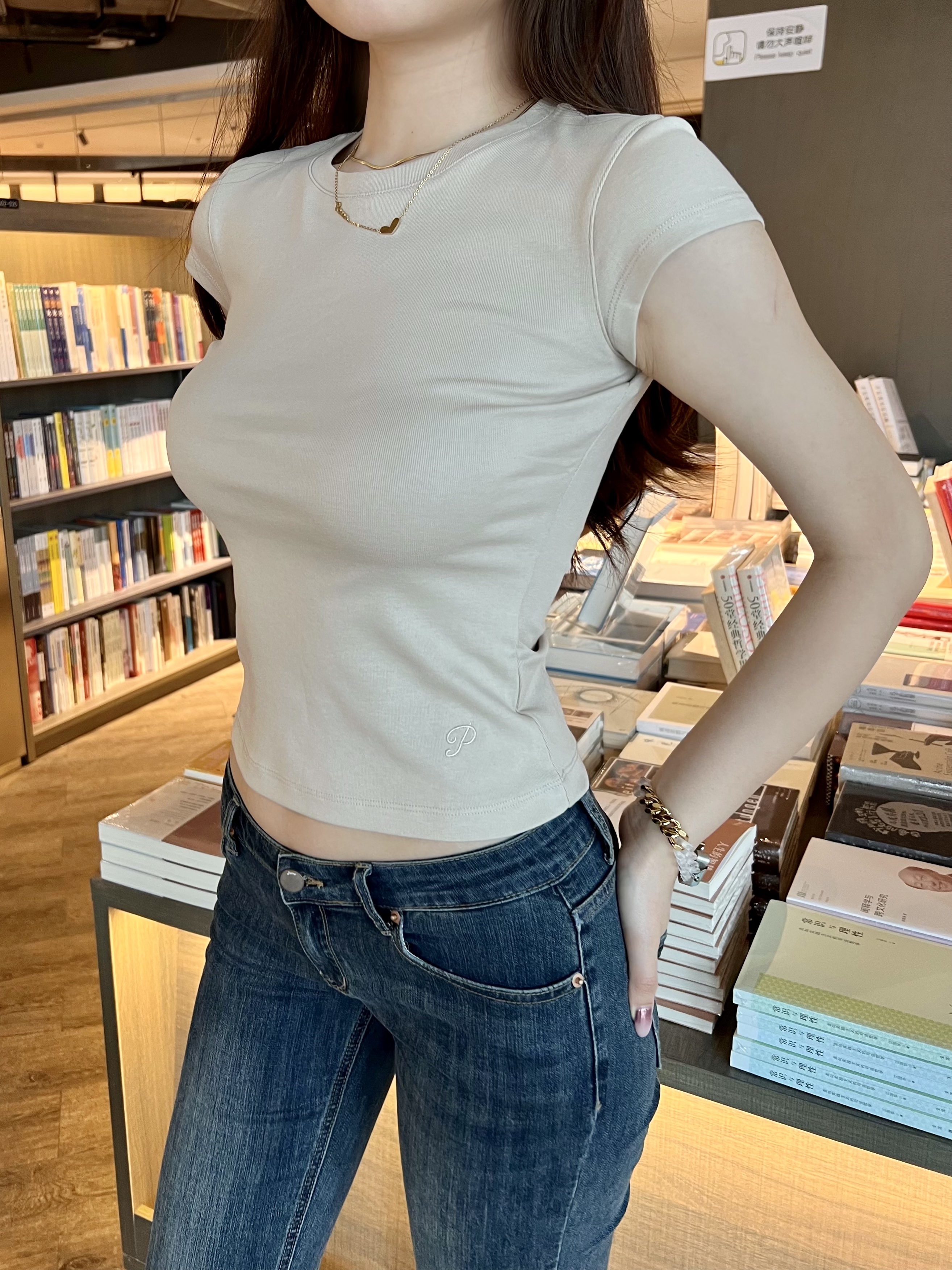 Waist-Cinching Straight Shoulder T-Shirt - Smooth, Breathable Fabric in 4 Colors - Trendy Casual Style for Everyday Wear Waist-Cinching Straight Shoulder T-Shirt - Smooth, Breathable Fabric in 4 Colors - Trendy Casual Style for Everyday Wear