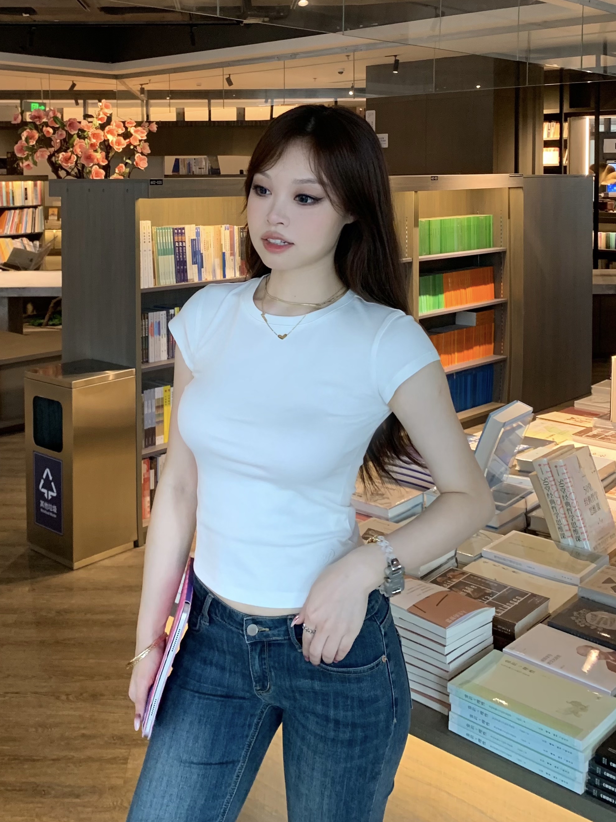 Waist-Cinching Straight Shoulder T-Shirt - Smooth, Breathable Fabric in 4 Colors - Trendy Casual Style for Everyday Wear Waist-Cinching Straight Shoulder T-Shirt - Smooth, Breathable Fabric in 4 Colors - Trendy Casual Style for Everyday Wear