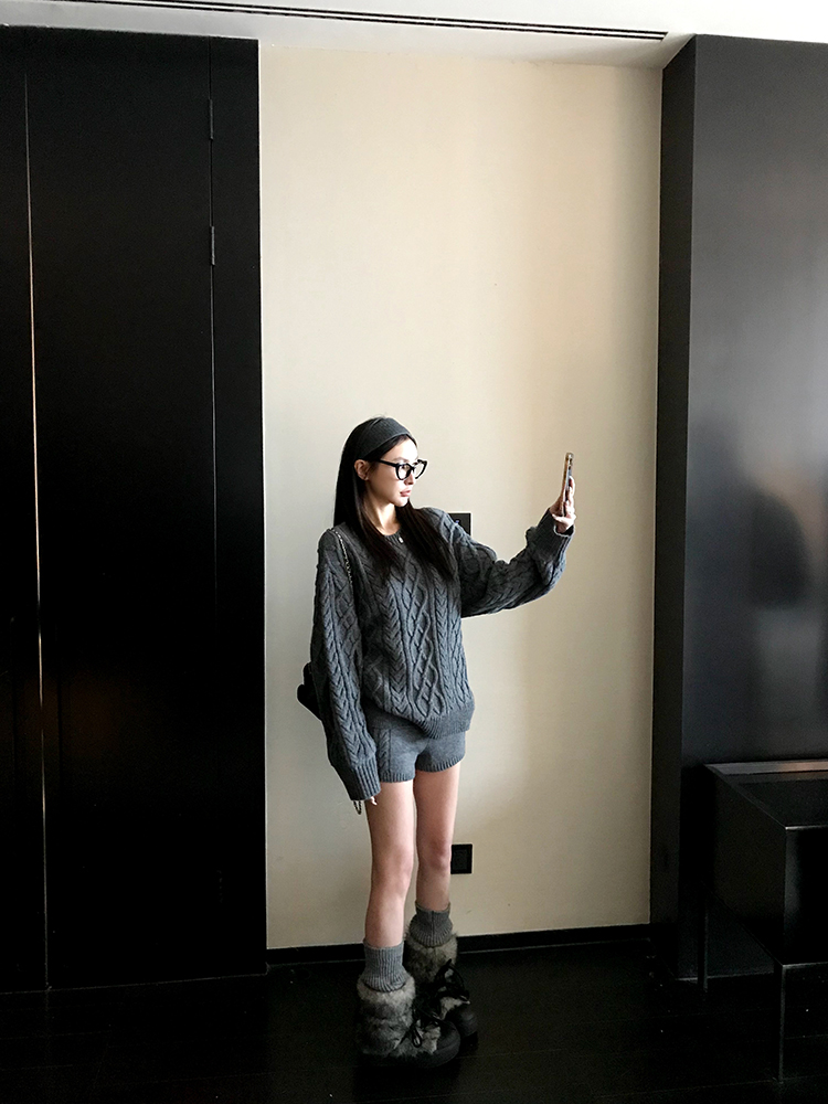 Warm Winter Fireplace Wool Cable Knit Round Neck Sweater Women's Pullover Outfit Set with Shorts - Cozy 90s Style Winter Fashion Warm Winter Fireplace Wool Cable Knit Round Neck Sweater Women's Pullover Outfit Set with Shorts - Cozy 90s Style Winter Fashion