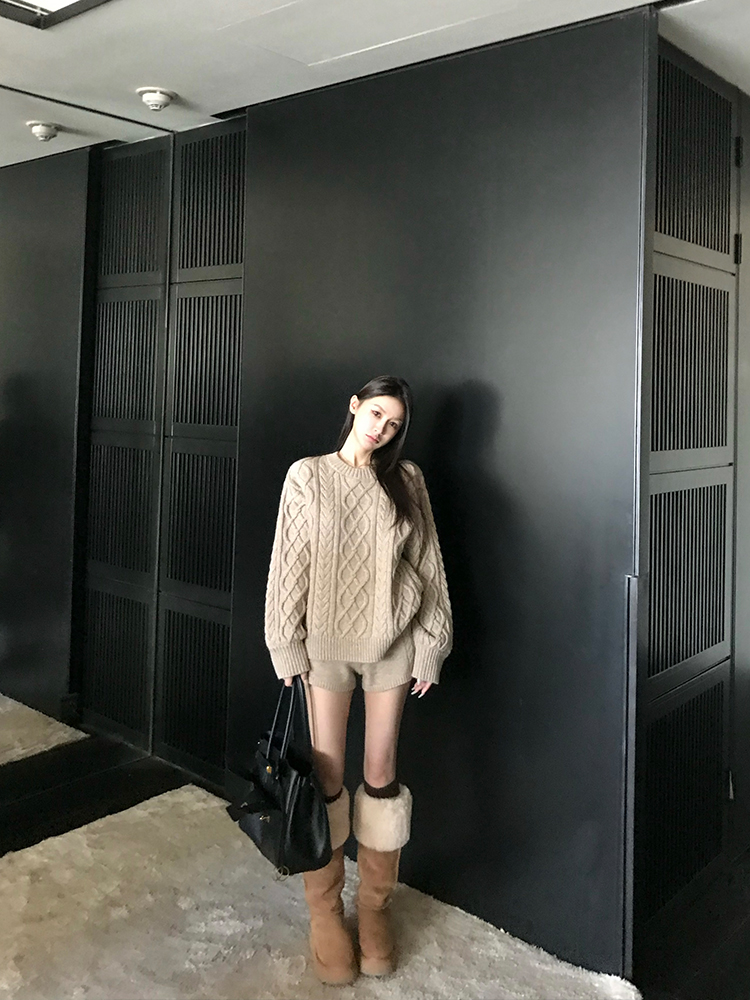 Warm Winter Fireplace Wool Cable Knit Round Neck Sweater Women's Pullover Outfit Set with Shorts - Cozy 90s Style Winter Fashion Warm Winter Fireplace Wool Cable Knit Round Neck Sweater Women's Pullover Outfit Set with Shorts - Cozy 90s Style Winter Fashion