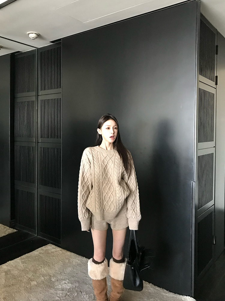 Warm Winter Fireplace Wool Cable Knit Round Neck Sweater Women's Pullover Outfit Set with Shorts - Cozy 90s Style Winter Fashion Warm Winter Fireplace Wool Cable Knit Round Neck Sweater Women's Pullover Outfit Set with Shorts - Cozy 90s Style Winter Fashion