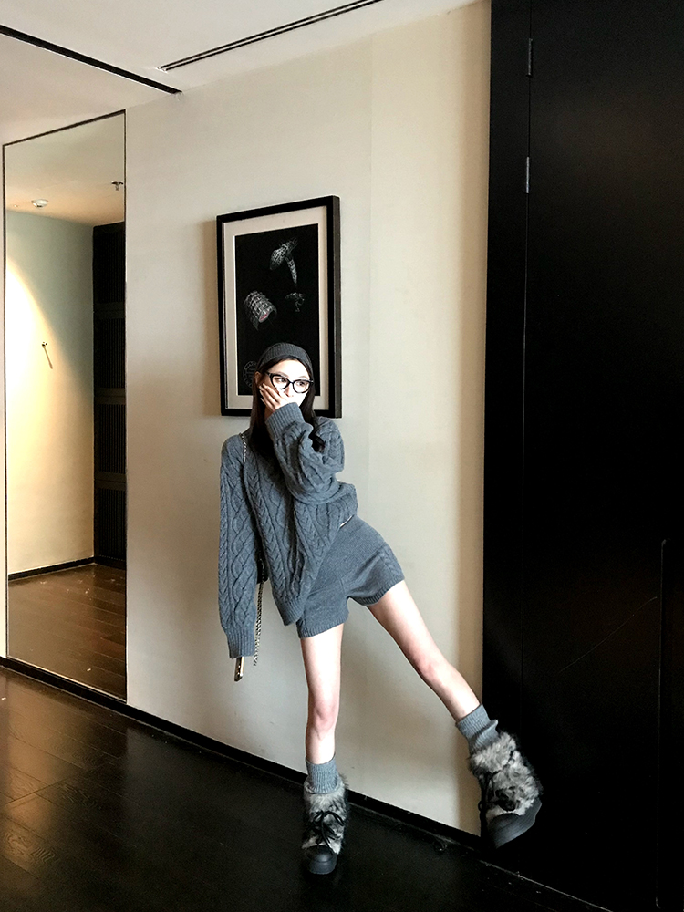 Warm Winter Fireplace Wool Cable Knit Round Neck Sweater Women's Pullover Outfit Set with Shorts - Cozy 90s Style Winter Fashion Warm Winter Fireplace Wool Cable Knit Round Neck Sweater Women's Pullover Outfit Set with Shorts - Cozy 90s Style Winter Fashion