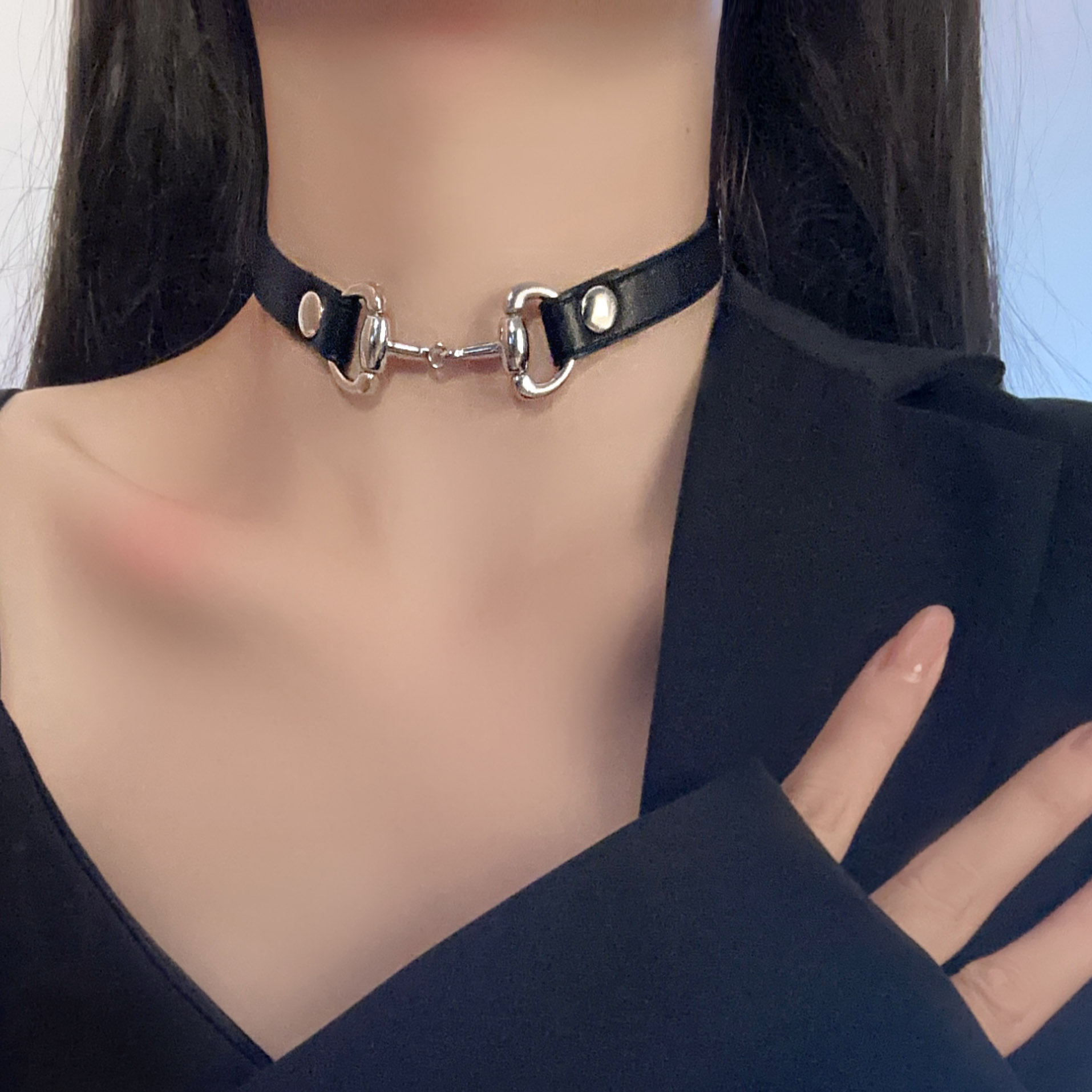 Whale Tang Horseshoe Buckle Punk Choker Necklace for Women - Niche Design Accessories for Sweet Cool Girls Daily Wear