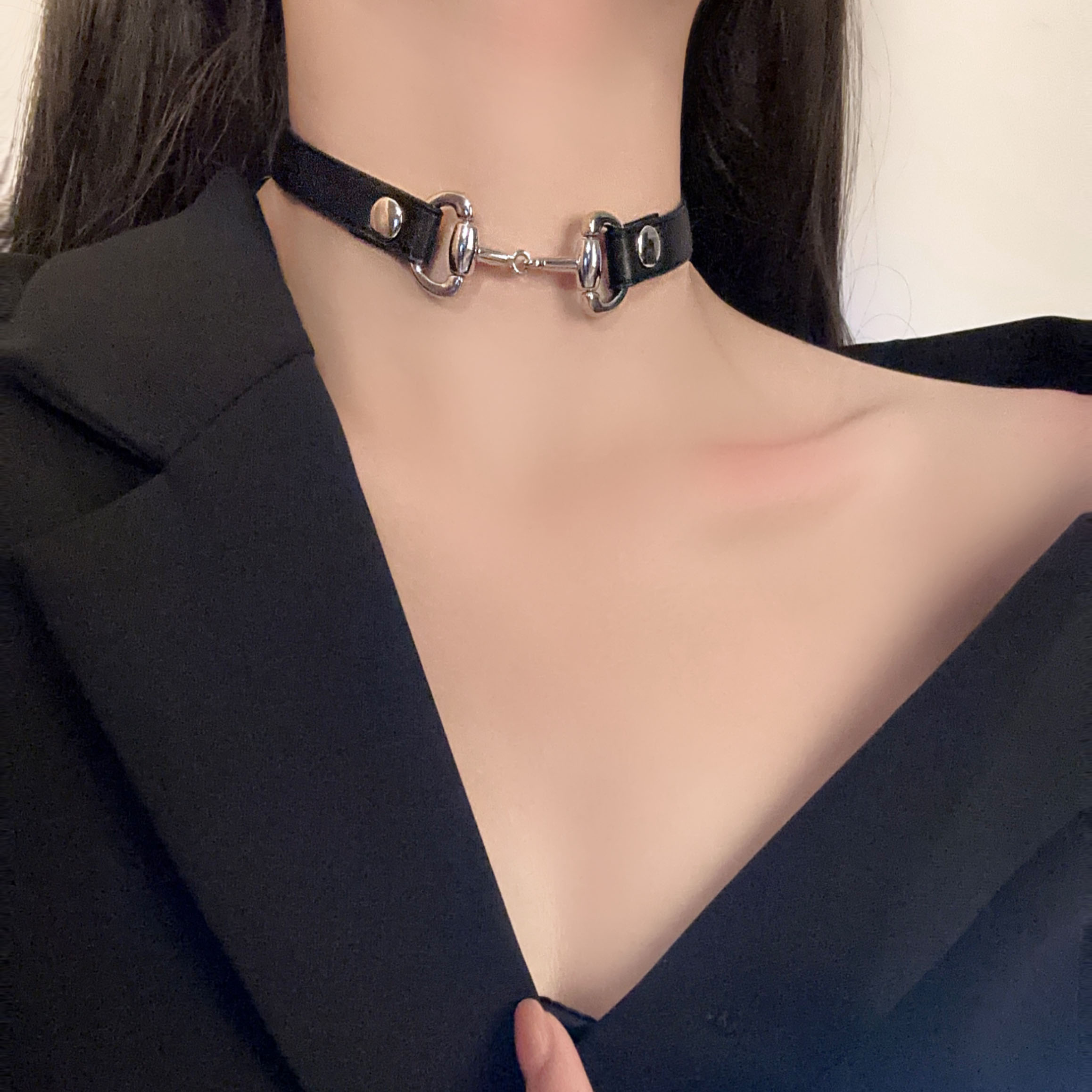 Whale Tang Horseshoe Buckle Punk Choker Necklace for Women - Niche Design Accessories for Sweet Cool Girls Daily Wear