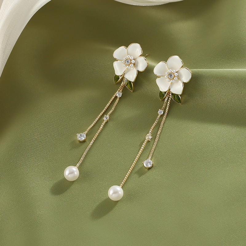 White Camellia Flower Earrings for Women, Long Tassel Design, Light Luxury High-End Style, Perfect for Round Faces, 2025 Trend