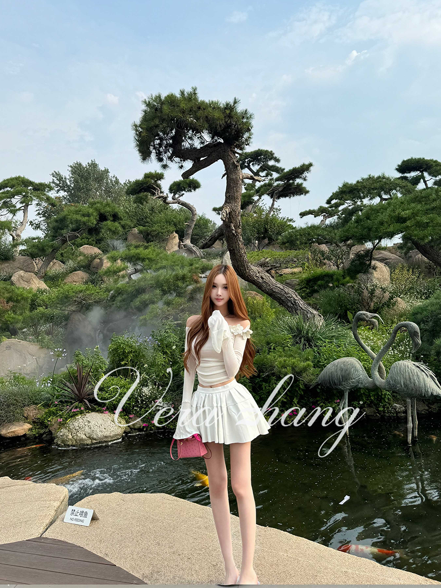 White Camellia Long Sleeve Slim Fit T-Shirt for Women, 2025 Style, Perfect for Short Skirts and Puff Skirts, Trendy Casual Wear