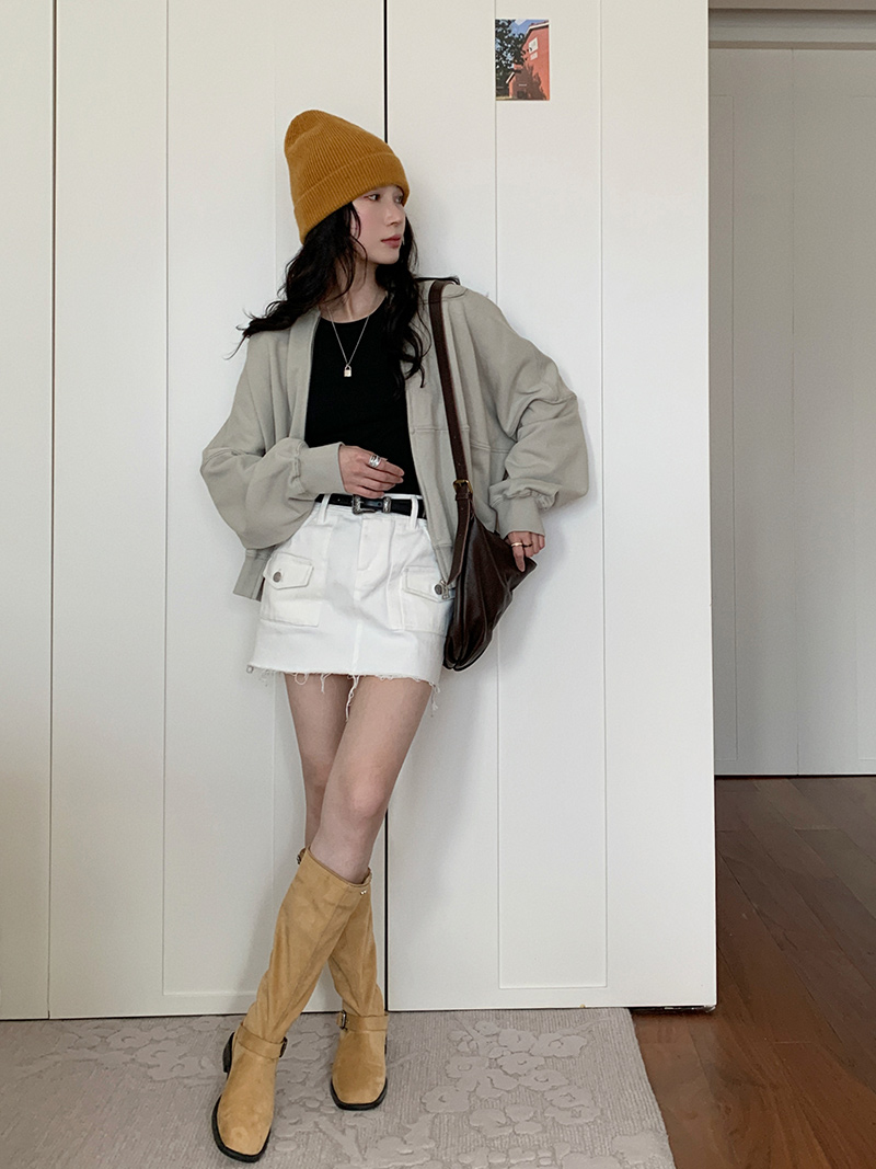 White Denim Mini Skirt for Women - 2025 Summer High Waist Slim A-Line Style, Trendy Casual Look for Work and Play White Denim Mini Skirt for Women - 2025 Summer High Waist Slim A-Line Style, Trendy Casual Look for Work and Play