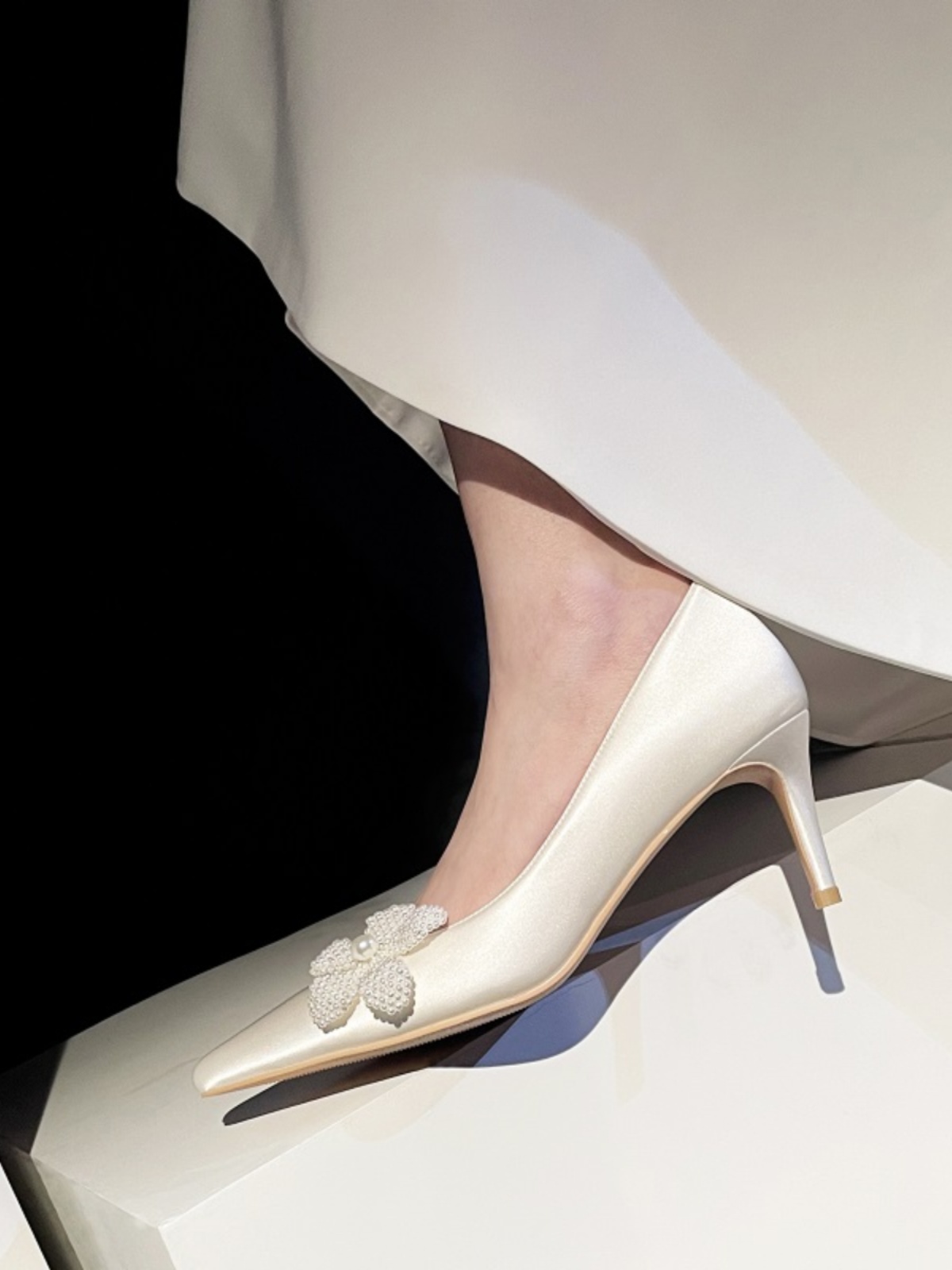 White French-Style Wedding Shoes for Brides, Elegant High-Heeled Dress Shoes, Comfortable Everyday Flats White French-Style Wedding Shoes for Brides, Elegant High-Heeled Dress Shoes, Comfortable Everyday Flats